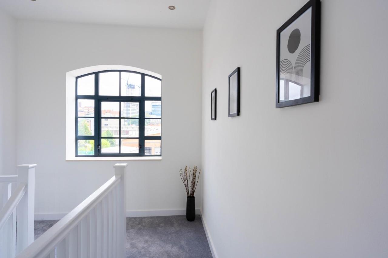 Stunning Townhouse With Pool Table Villa Birmingham Exterior photo